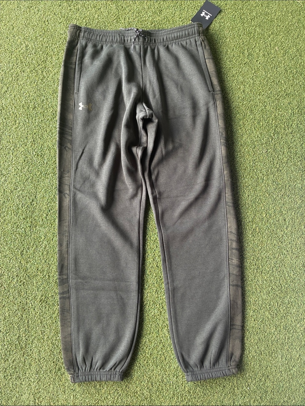 NWT under Armour boys joggers